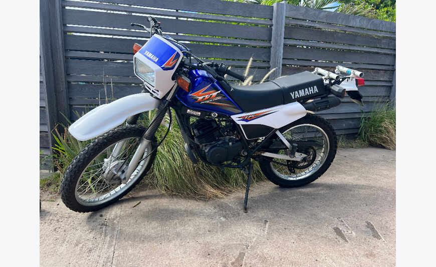 Motorcycle DT 125 yamaha
