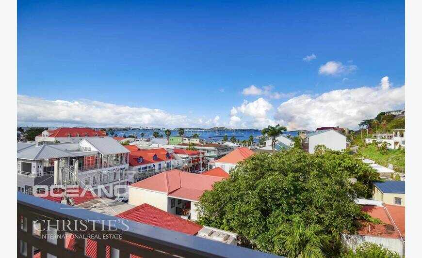 Immeuble avec 7 locaux commerciaux + Appartement T4 de 150m2
