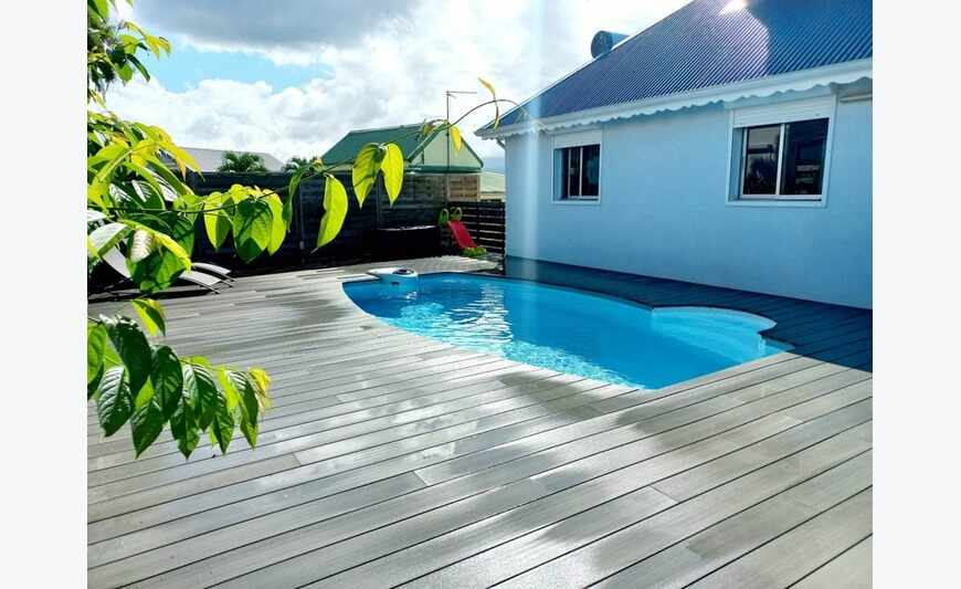 Lamentin villa P8 de 240 m² avec piscine