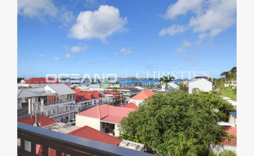 Immeuble avec 7 locaux commerciaux + Appartement T4 de 150m2