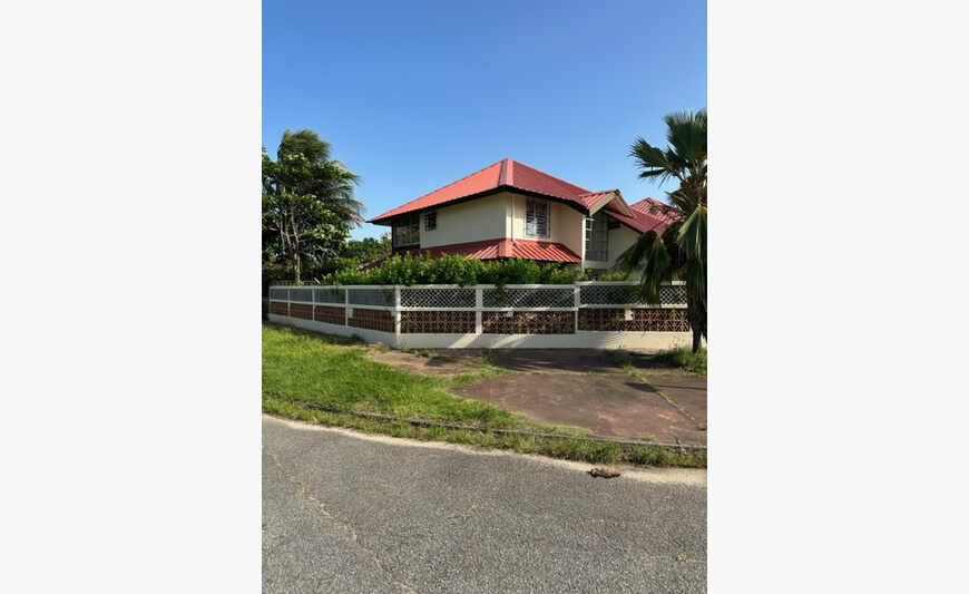 Maison de type 4 comprenant un studio indépendant - A deux p