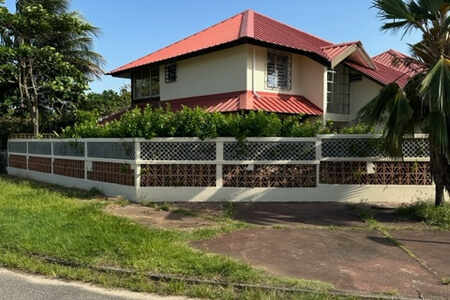 Maison de type 4 comprenant un studio indépendant - A deux p