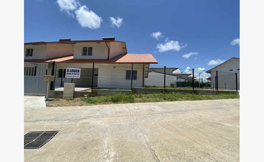 Villa Jumelée en duplex f4 a Remire...