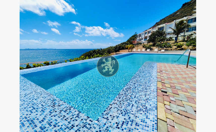 Island Paradise: Luxury 2BR Condo with Ocean Views