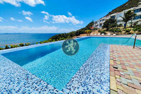 Island Paradise: Luxury 2BR Condo with Ocean Views