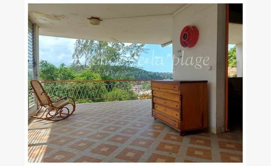 Villa T5 A Renover Avec + De 4 000M² De...