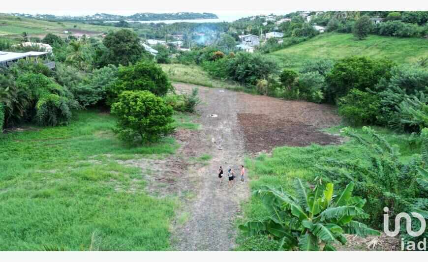 Terrain 882 m²