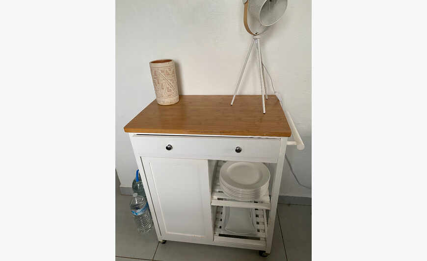 Table à roulette de cuisine et poubelle