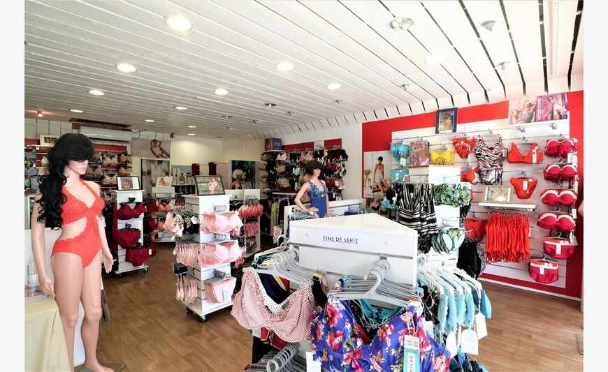 Le Moule - Fonds De Commerce En Zone...
