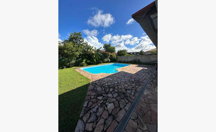 Pour investisseur Maison De Type 5 avec piscine