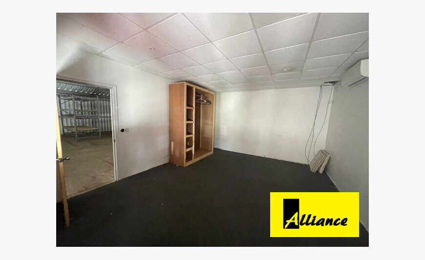 Local Industriel Et Commercial A La Savanne