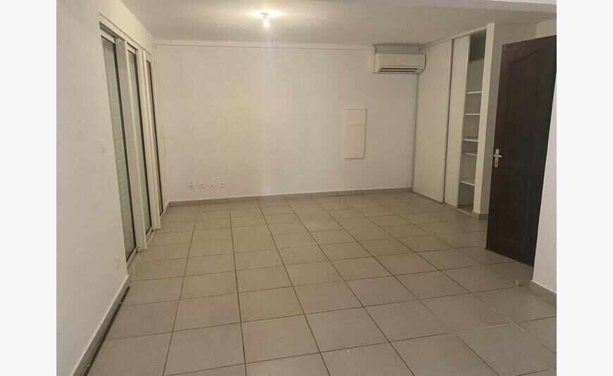 Grand appartement à louer à Kourou