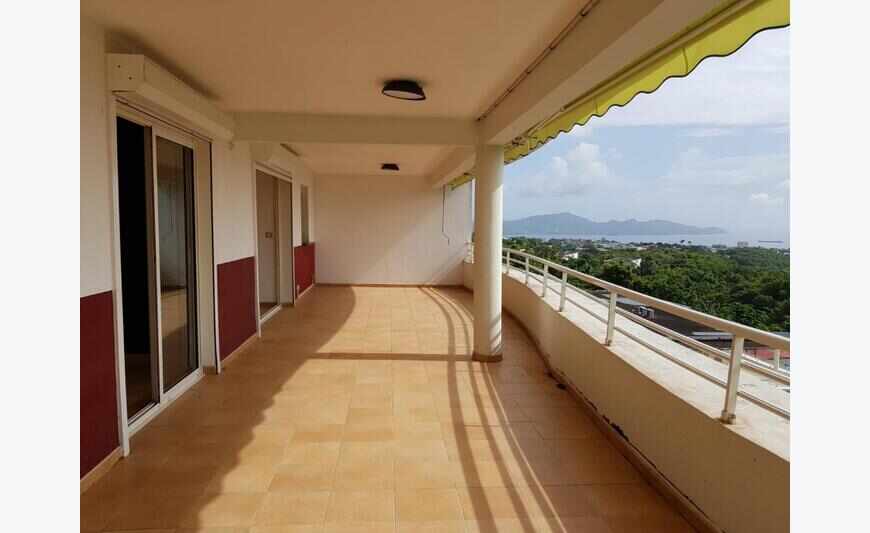 Fort De France : Superbe vue mer T3 au...