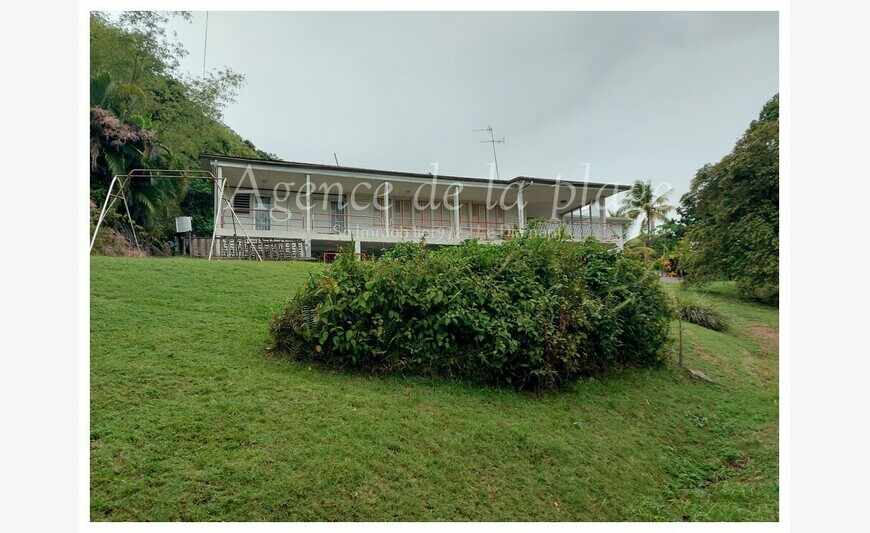 Villa T5 A Renover Avec + De 4 000M² De Terrain - St Esprit
