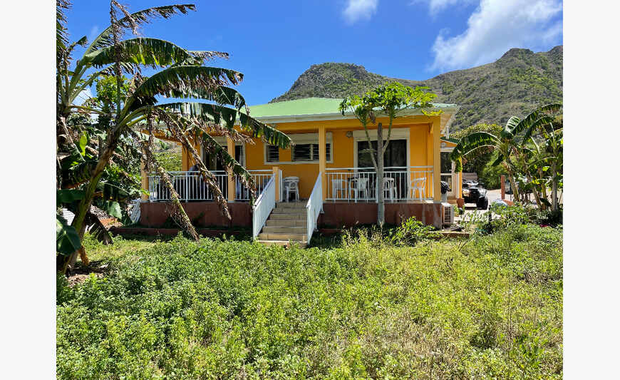Maison avec beau jardin