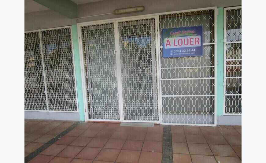 À Kourou, en location, un local...