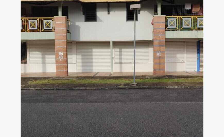 De 50m2 à louer 950 Eur par mois à...