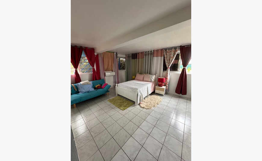 À Kourou, villa T6 Meublé avec terrasse à louer 1800 Eur par