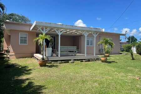 Maison 4 pièces Le Lamentin (972) avec garage sur 909 m² de