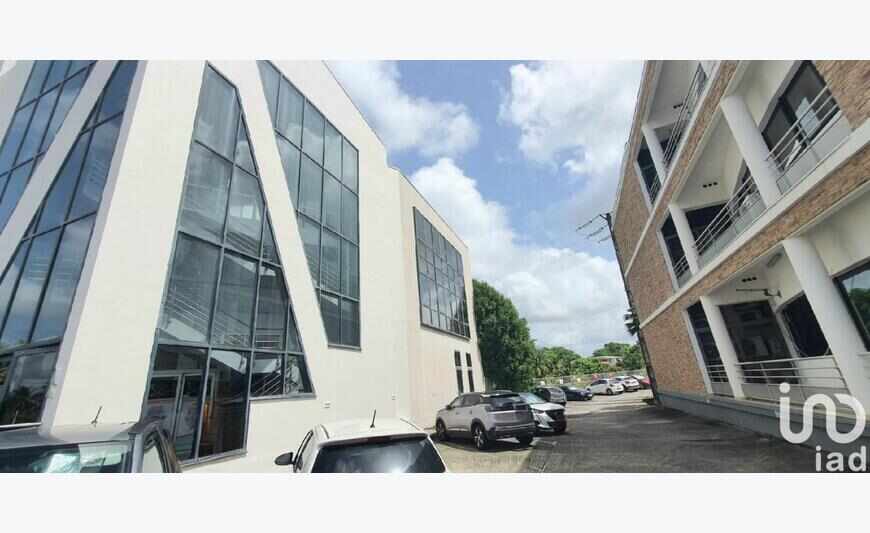 Location Bureaux 196 m²