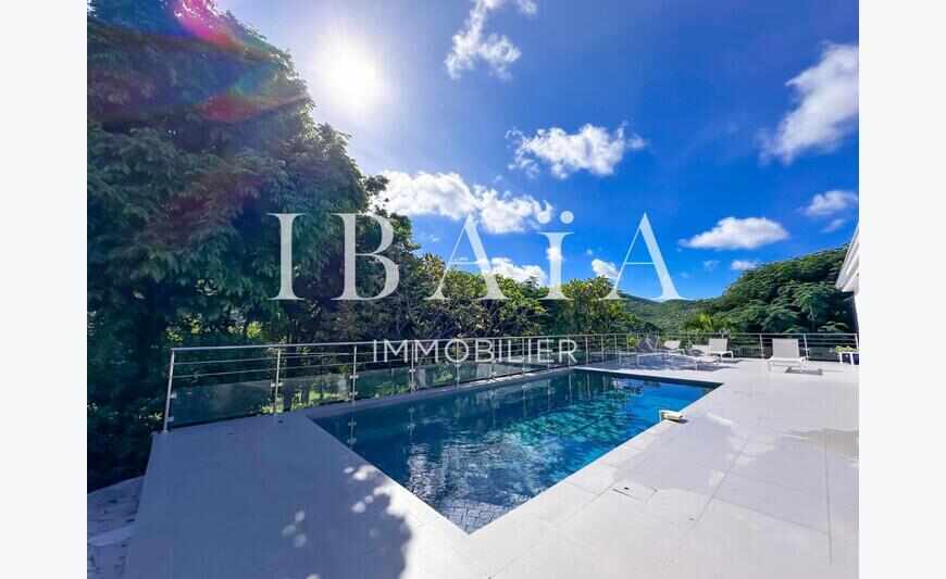 : une magnifique maison de 5 chambres avec T2 à Pi