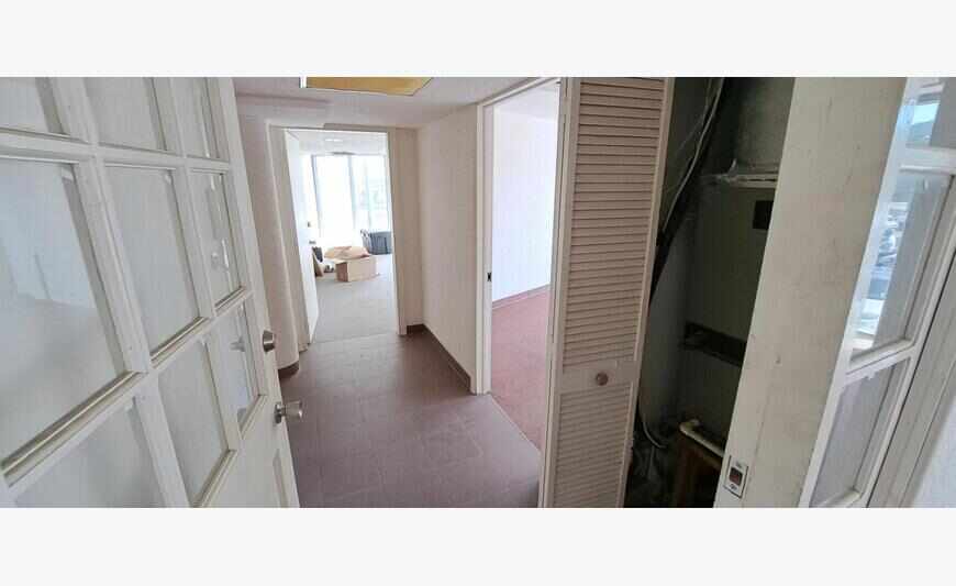 Sous compromis de / Bureaux au 1er étage
