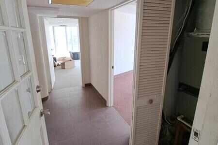 Sous compromis de / Bureaux au 1er étage