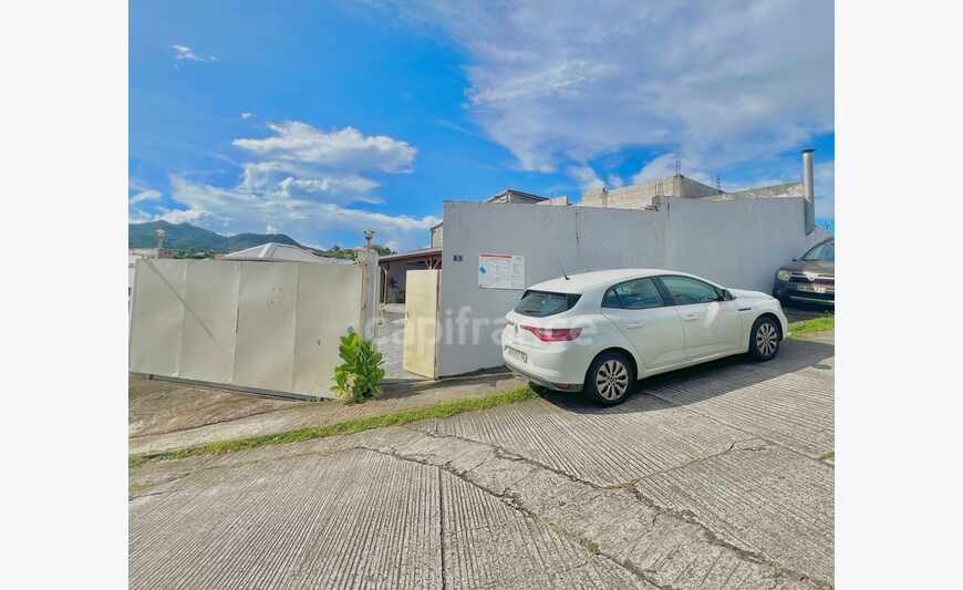 Les Trois Ilets (972)-Immeuble polyvalent avec piscine -