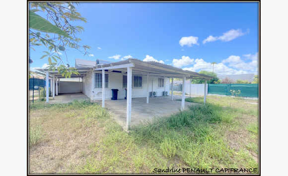 A Kourou (Guyane Francaise) Une Maison En Bois T4 De 68 m² -