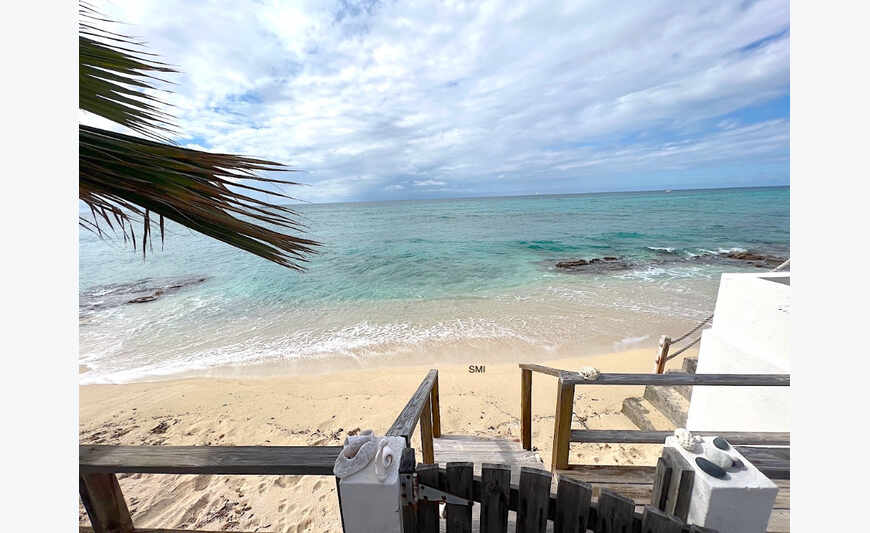 Beachfront Pelican, St. Maarten