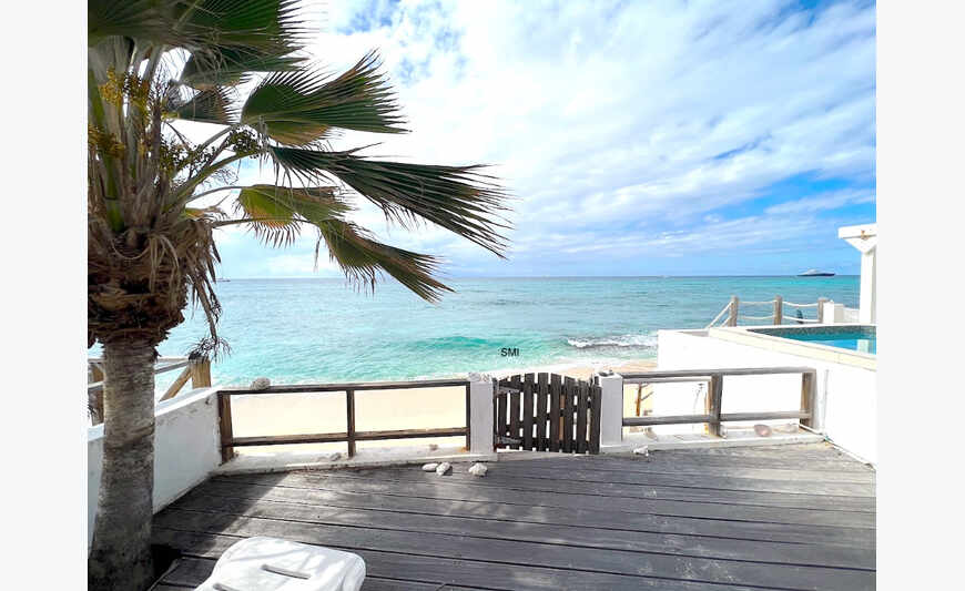 Beachfront Pelican, St. Maarten
