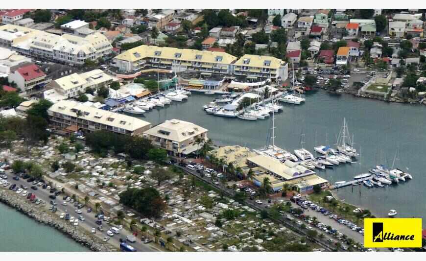 murs commerciaux 600m² Marigot