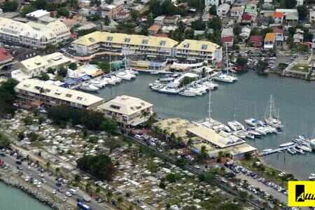 murs commerciaux 600m² Marigot