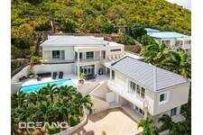 Little Bay- Un Joyau Perche Sur Les Collines De Little Bay