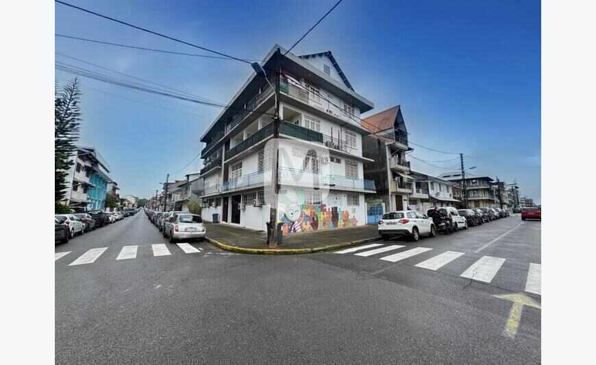 Cayenne local / bureau de 444 m²