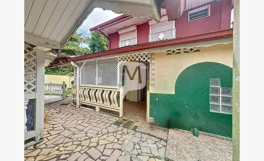 Cayenne maison T3 + Studio de 77,12 m2 sur un terrain de 432