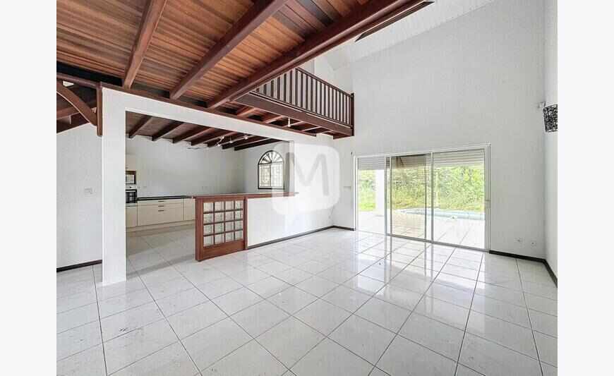 Montsinery-Tonnegrande maison T5 Bis de 153 m2 sur une