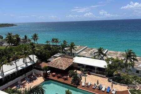 Un bijou d'appartement sur la plage .