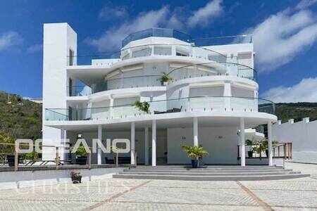 Le Diamant Blanc - Oyster Pond