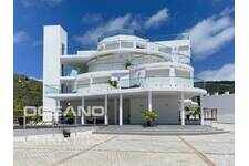 Le Diamant Blanc - Oyster Pond