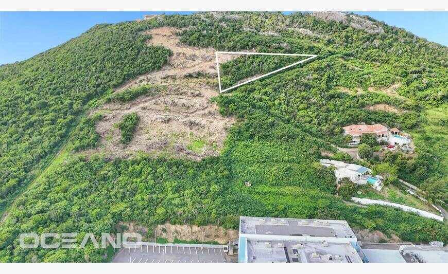 Terrain de 2100m2 avec vue sur le Lagon de Simpson Bay