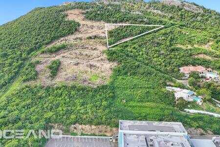 2100m2 land with views of Simpson Bay Lagoon.