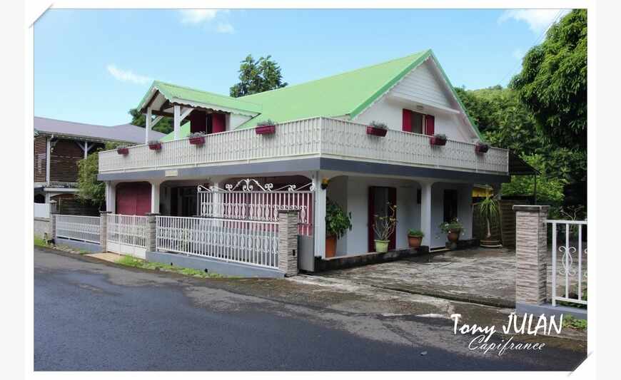 à Vieux Habitants Maison P4 de 178 m² - Terrain de 500 m² -