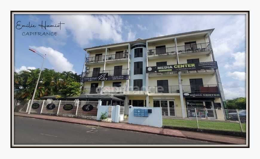 Local professionnel 11.20m² - Lamentin Place d'Armes