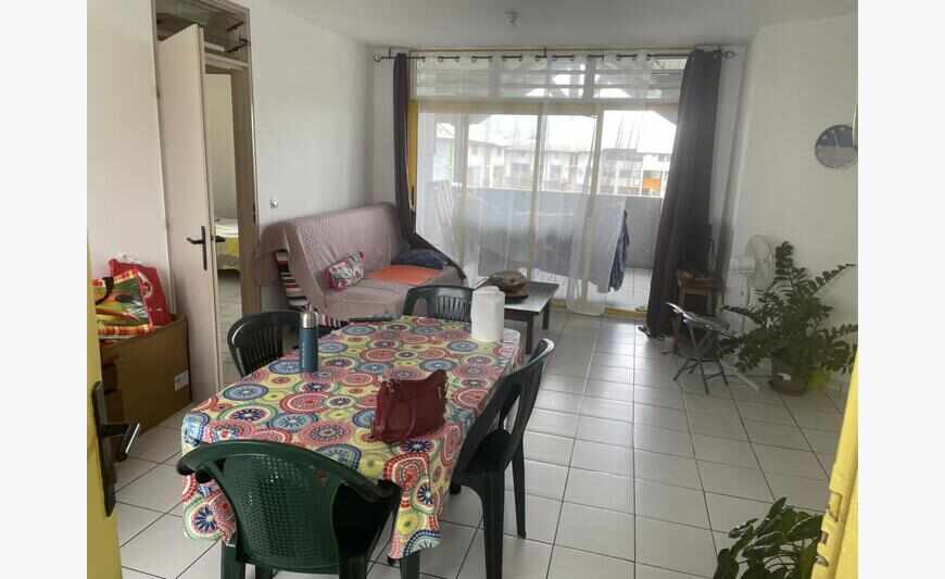 Grand appartement à louer 780 Eur par mois à Kourou