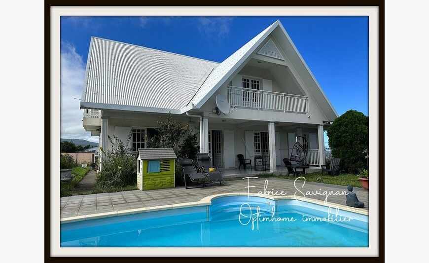 Charmante maison de 200 m2 avec piscine au sel, située au