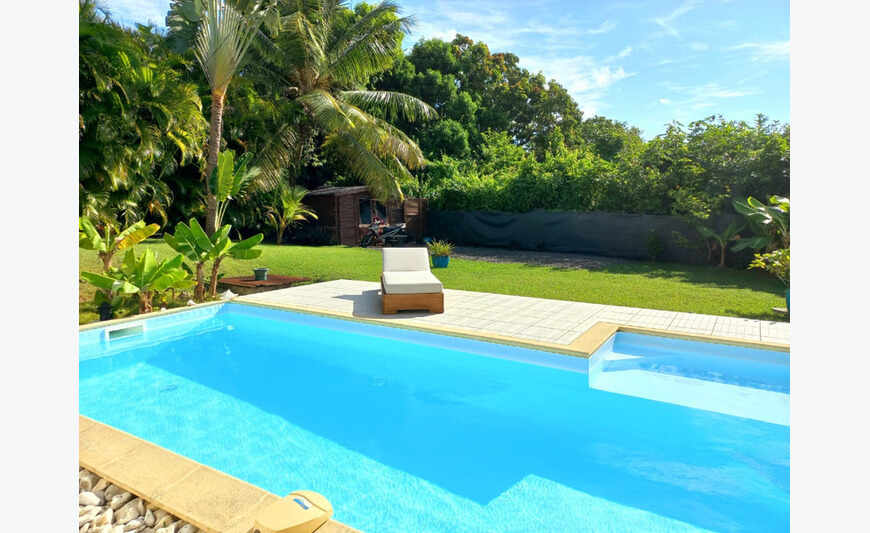Sainte Anne maison et son studio P5, piscine - Terrain plat