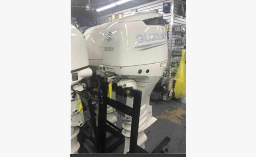Used Suzuki 300 HP 4 Stroke Outboard Motor Engine