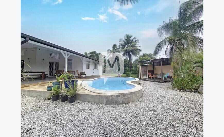 à louer Cayenne maison T6 de 138 m2 avec piscine sur un