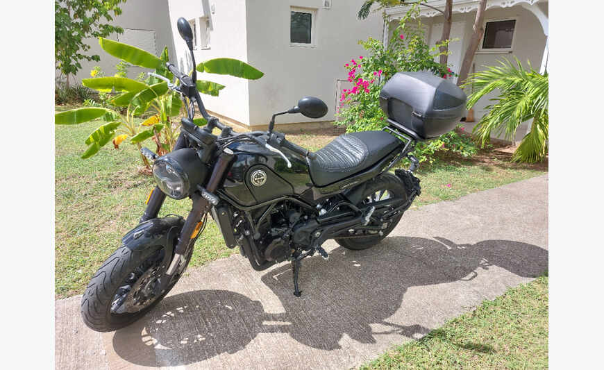 Moto Benelli Léoncino 500